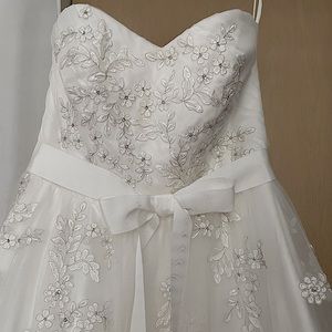 Strapless floral wedding dress